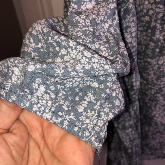 Women's Ricki’s Blue Floral Top xl. Rayon fabric makes it cool wearing - Picture 5 of 10